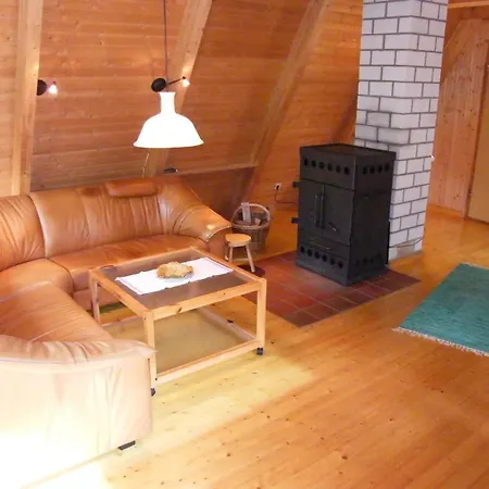 Nurdachferienhaus In Ruhiger Lage, Auf Einem Naturbelassenem Grundstueck Mit Nahegelegener Angelmoeglichkeit - B48731 *